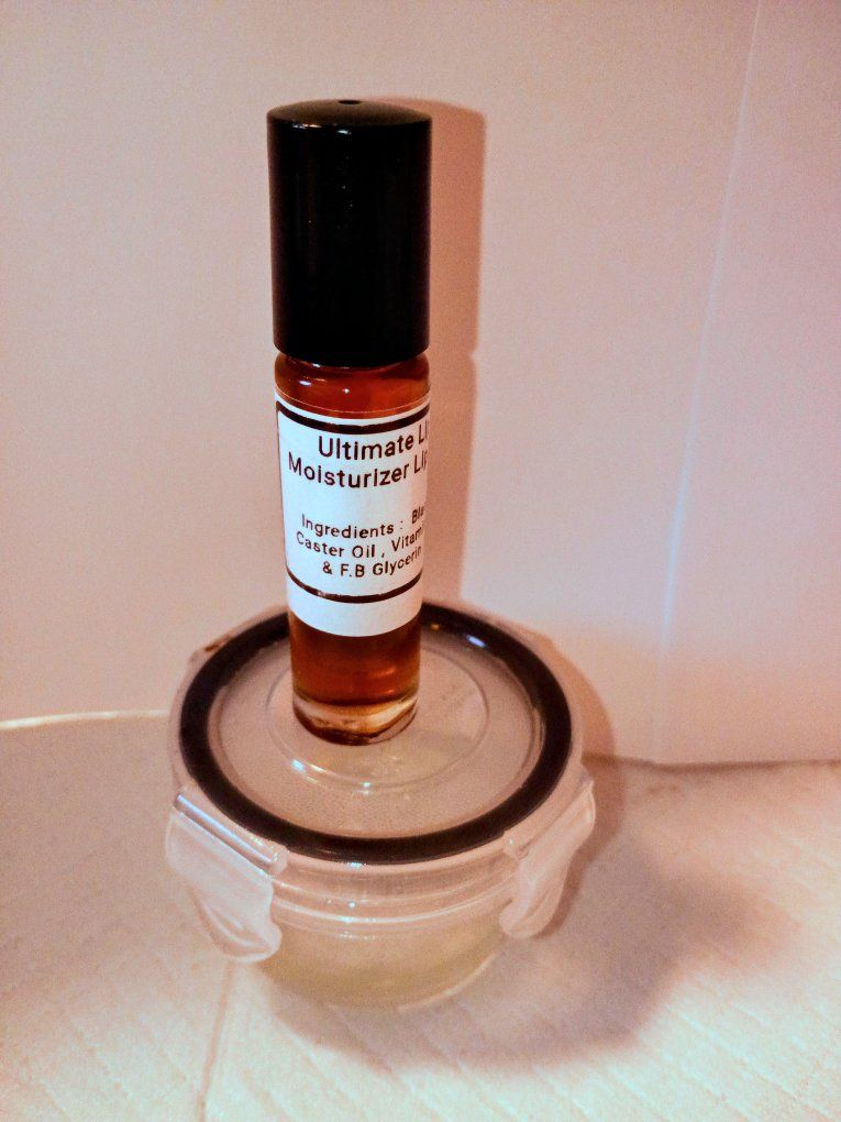 Ultimate Lip Moisturizer Rollerball with Castor Oil, Vitamin E, & Glycerin - New