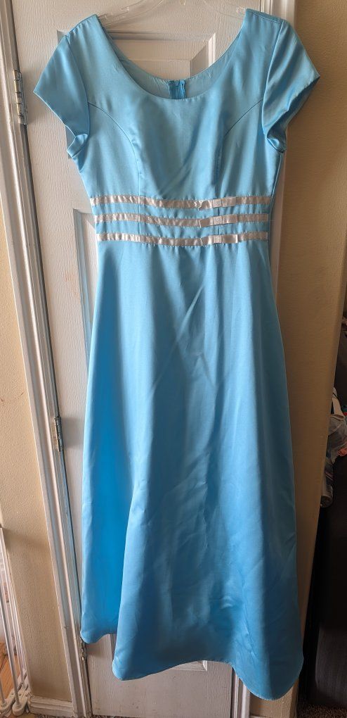 Mariposa Light Blue Satin Formal Dress Size Medium