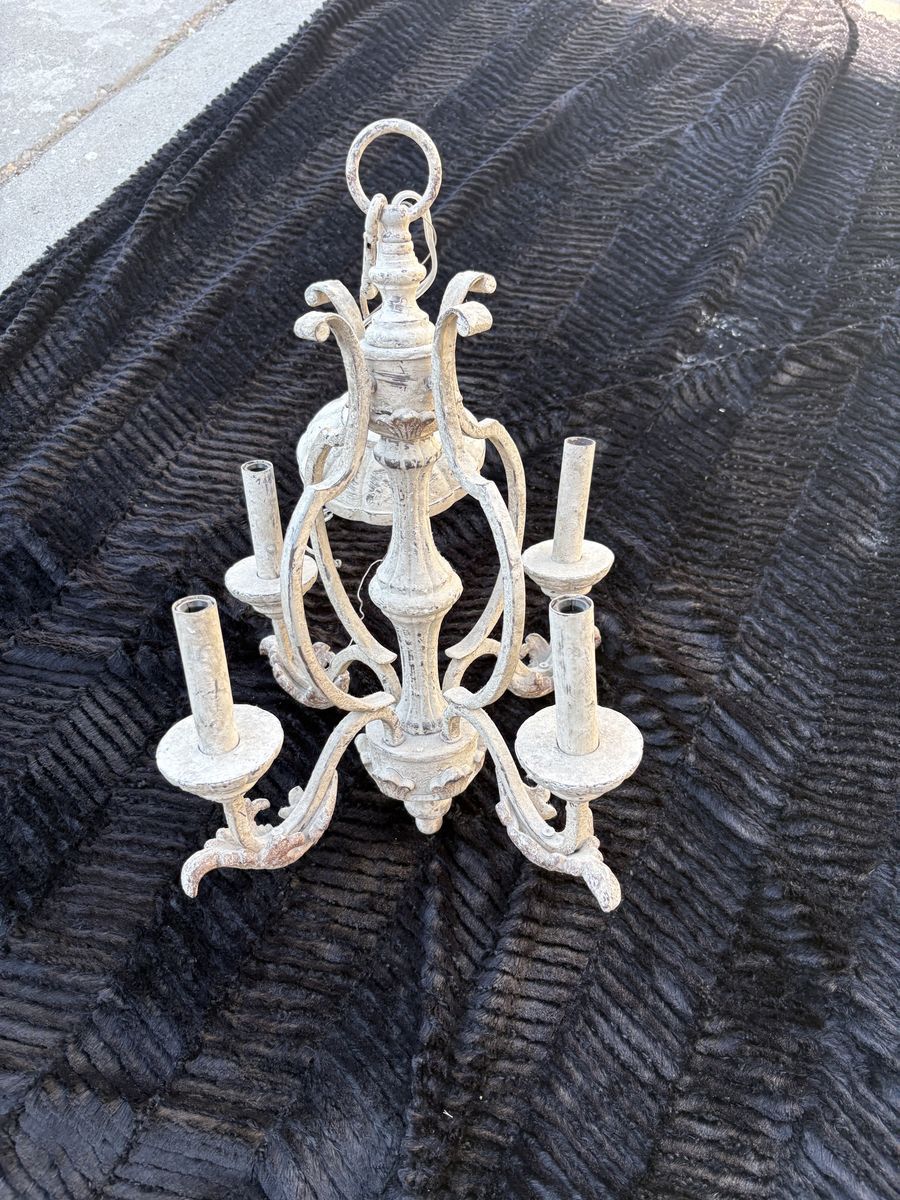 French Provence country collection 4 light chandelier $100 cash/venmo in Draper by the Draper temple