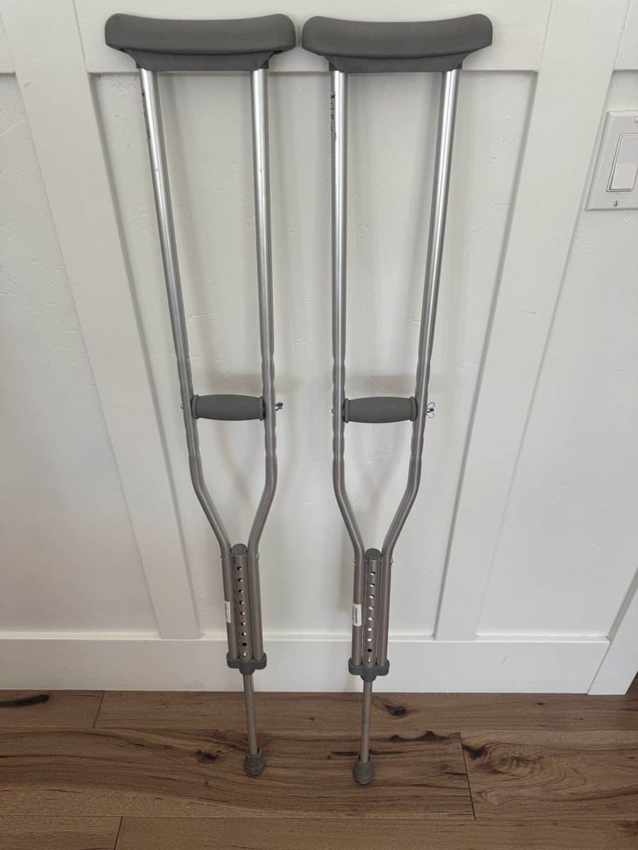 Crutches 5'2" To 5'10"