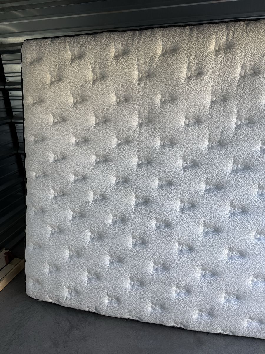 King Denver Mattress Doctor’s Choice – Clean, Great Condition