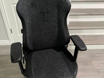 Secretlab TITAN 2020 Series SoftWeave Fabric Gaming Chair