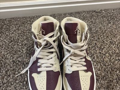 Nike Air Jordan 1 Mid SE Split Beach Cherrywood colorway woman’s 6.5