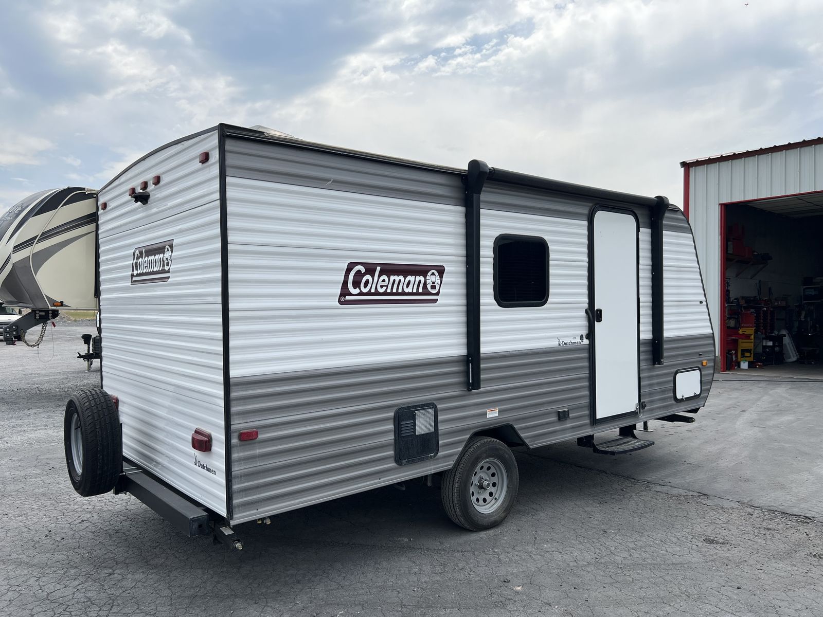 2023 KEYSTONE RV COLEMAN LANTERN 17B