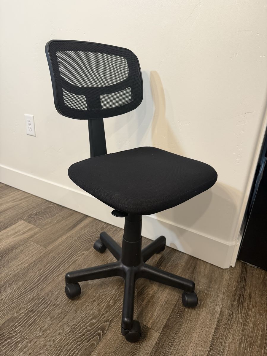 Black Mesh Back Office Chair with Wheels - Adjustable Swivel Desk Chair