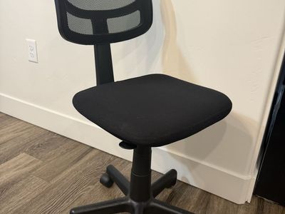 Black Mesh Back Office Chair with Wheels - Adjustable Swivel Desk Chair