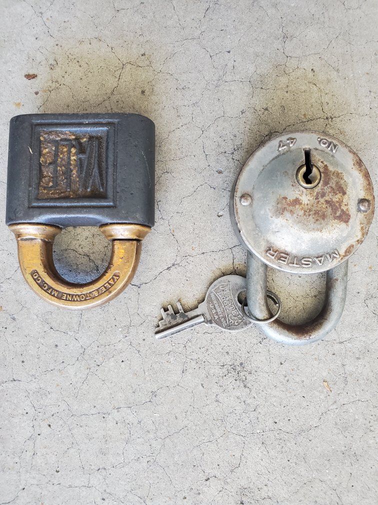 2 vintage locks padlock