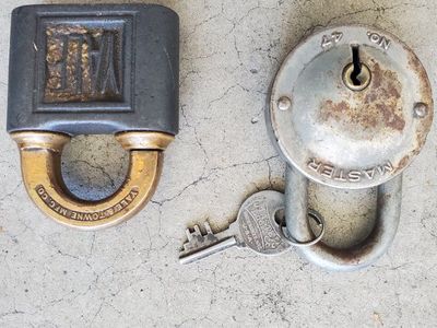 2 vintage locks padlock