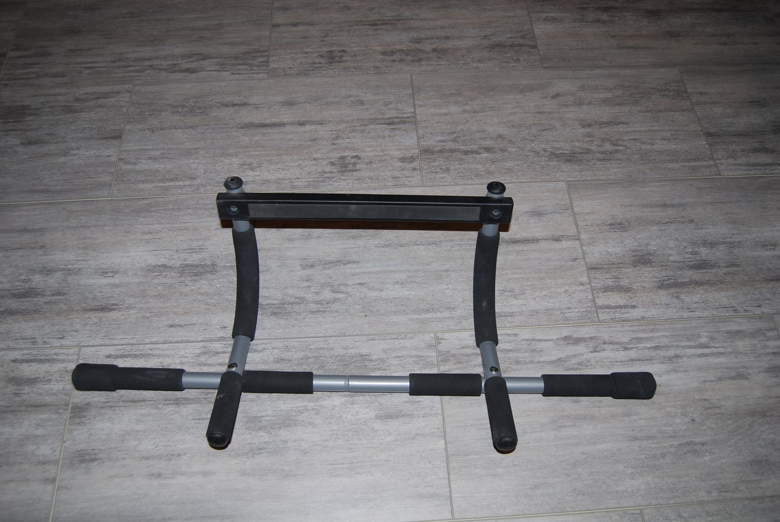 Doorway pull-up bar like new