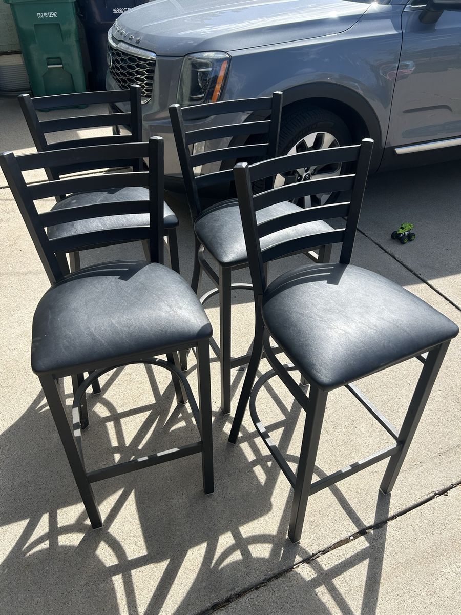 Kitchen bar chairs/stools