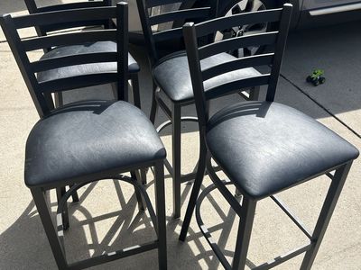 Kitchen bar chairs/stools