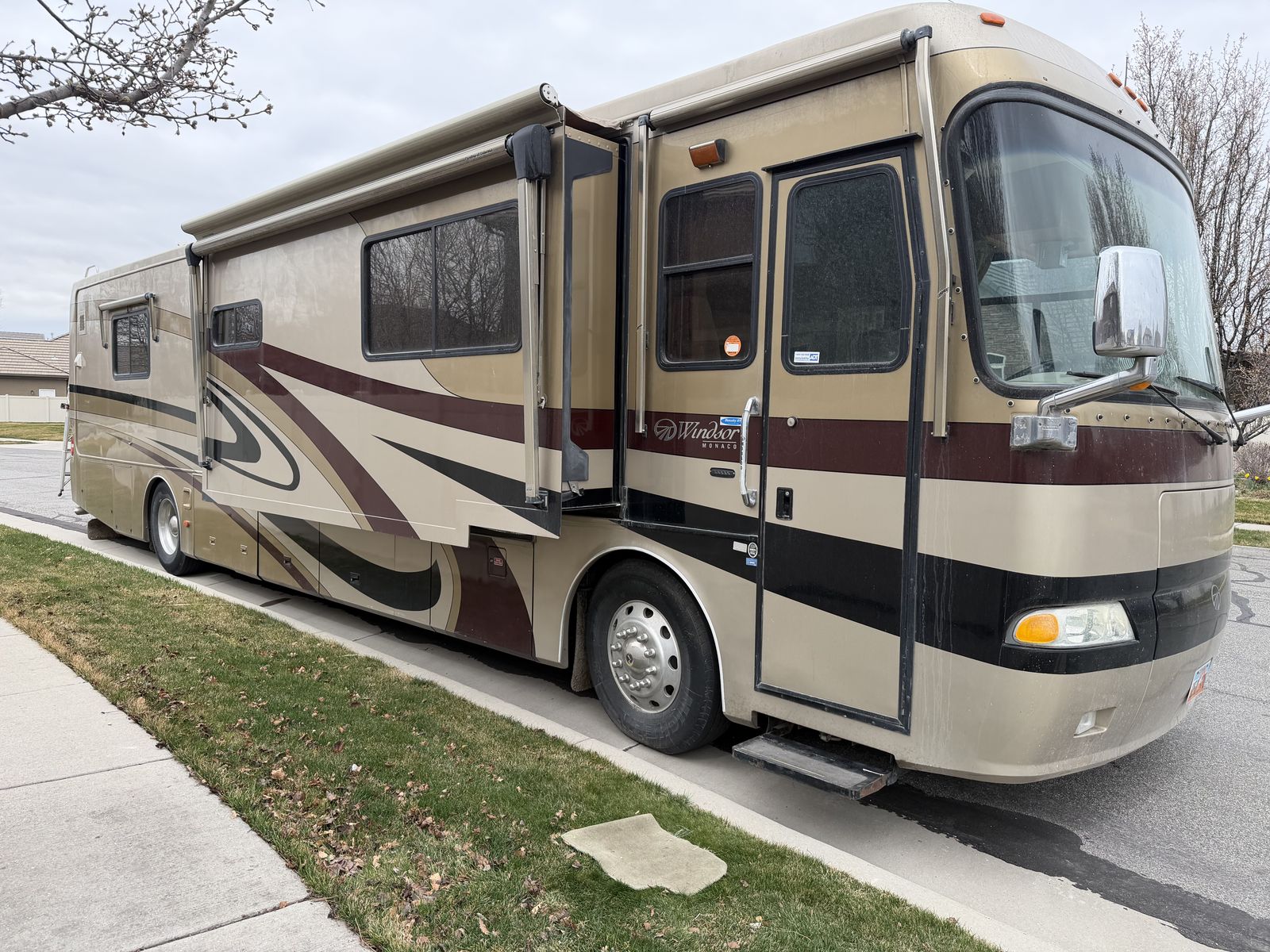 Monaco Windsor 40 ft RV