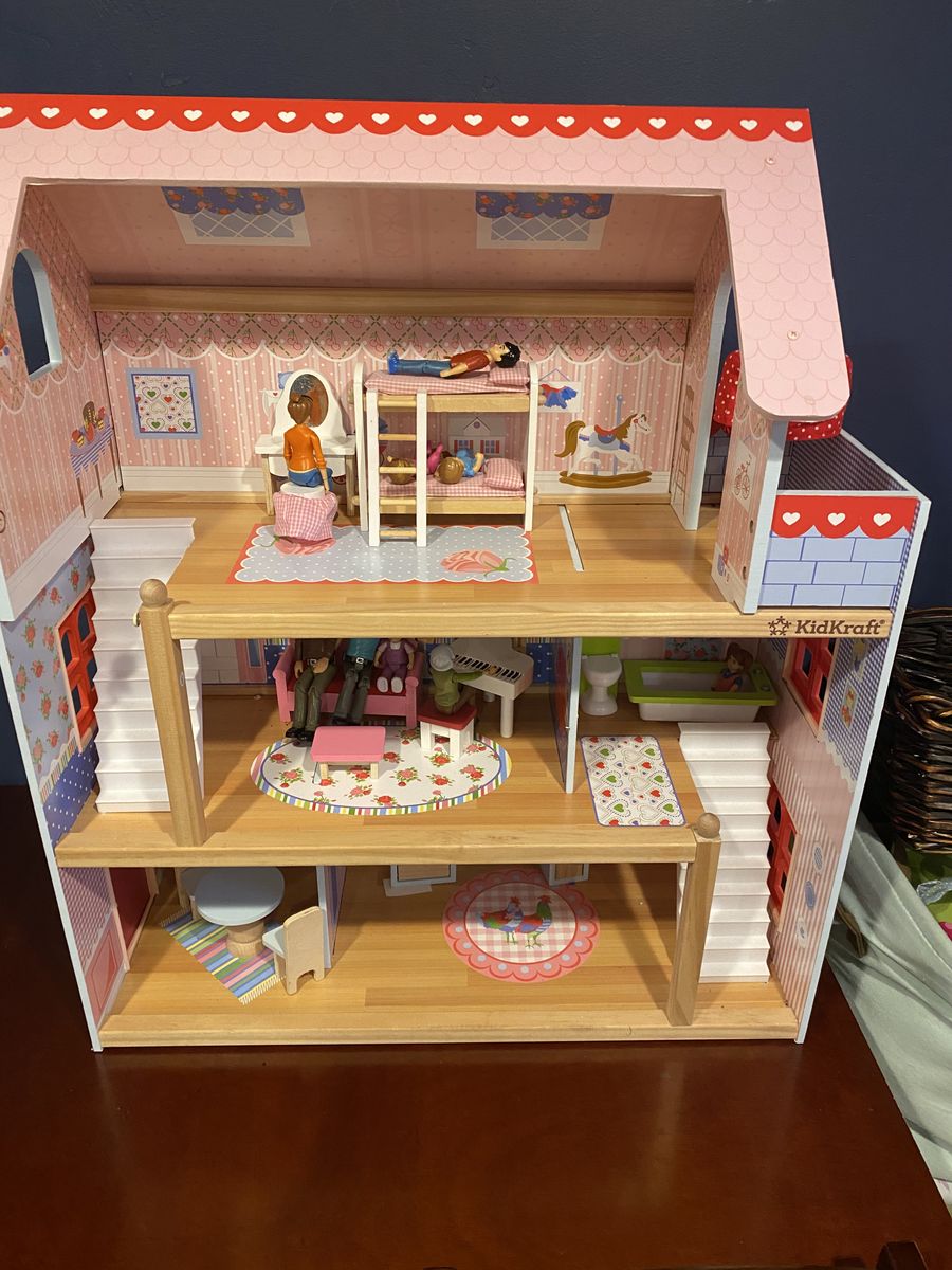 Darling dollhouse in amazing condition.