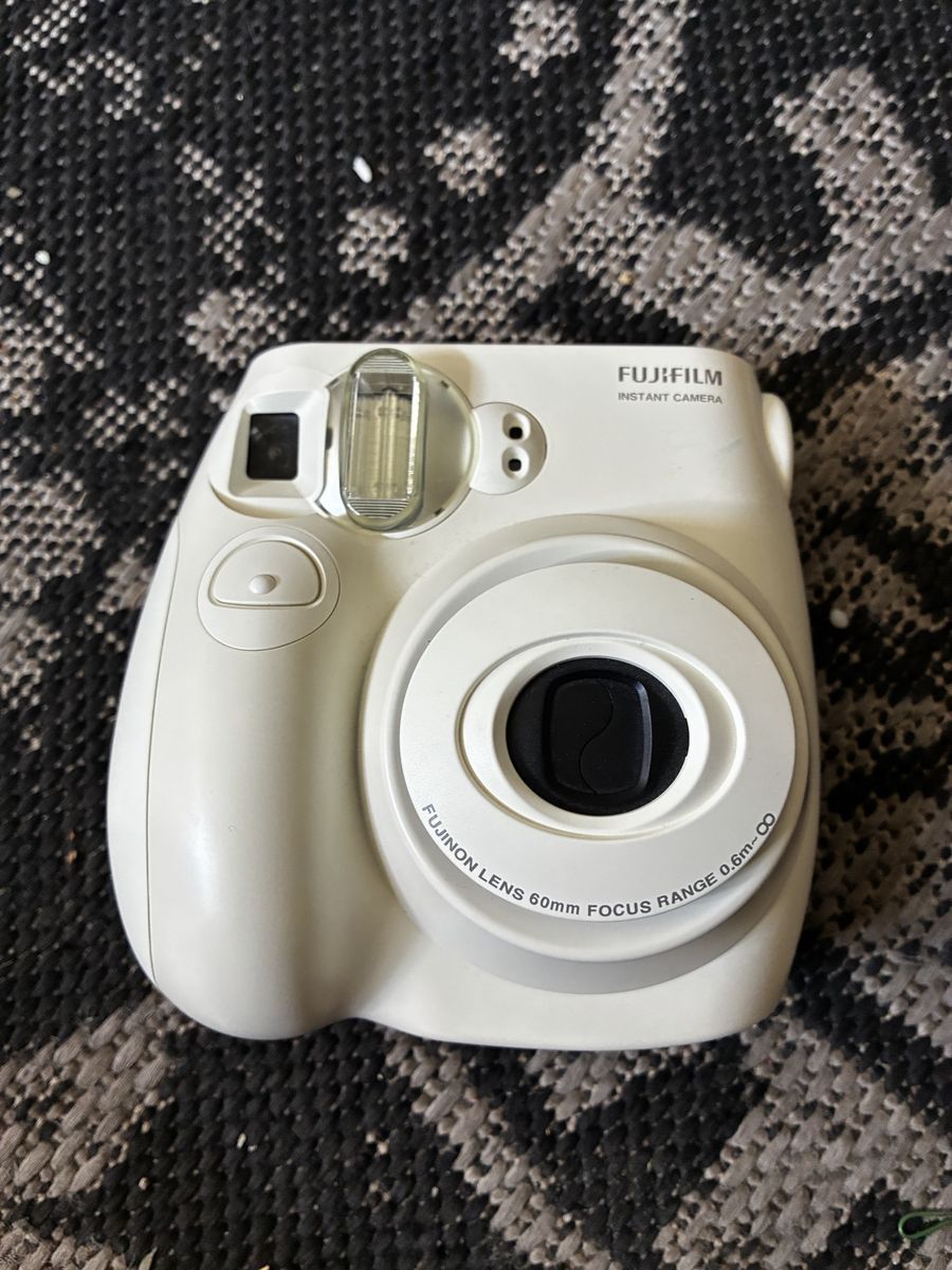 Fujifilm Instax Mini Instant Camera - White, Fujinon Lens 60mm