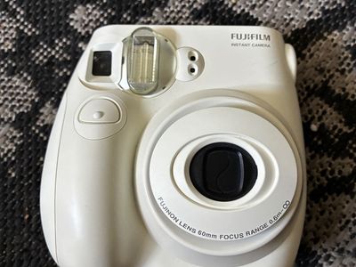 Fujifilm Instax Mini Instant Camera - White, Fujinon Lens 60mm