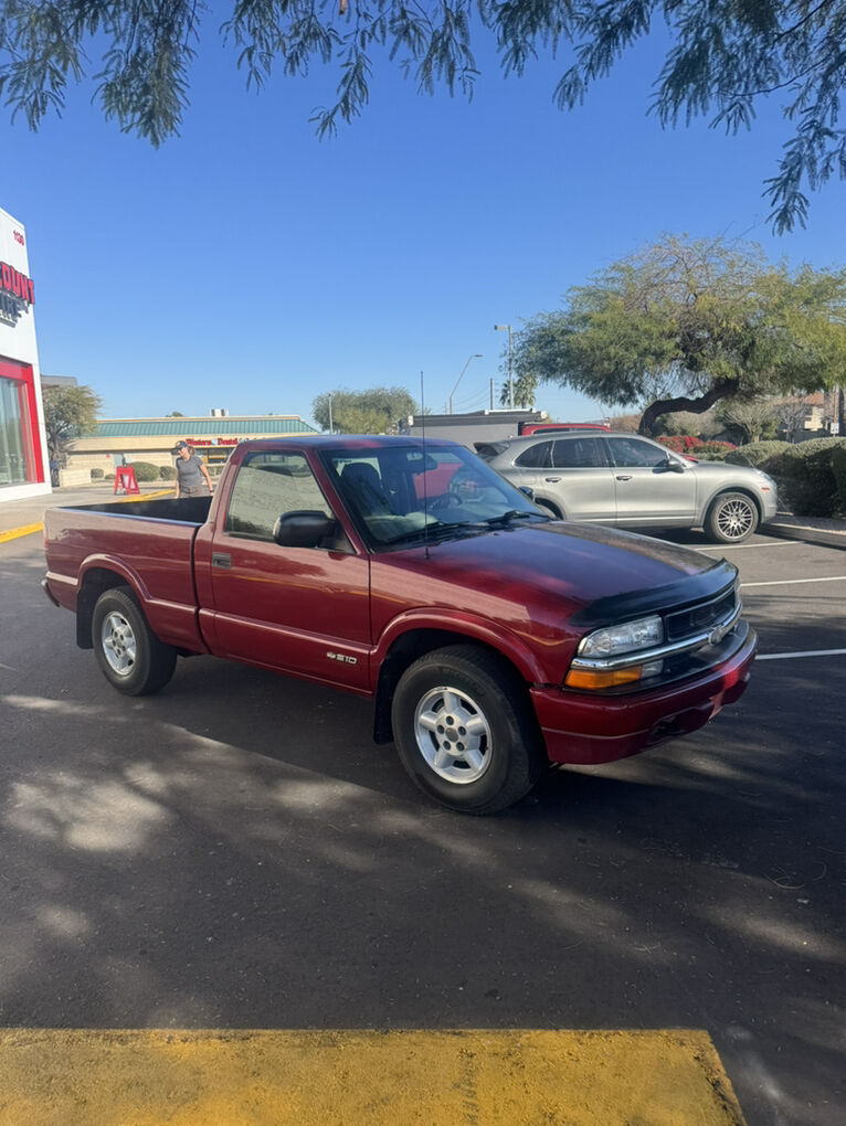 2000 Chevrolet S-10 LS