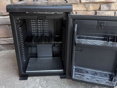 Black Compact Mini Refrigerator