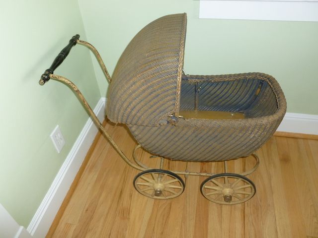 Beautiful Victorian Doll Baby Buggy/Carriage