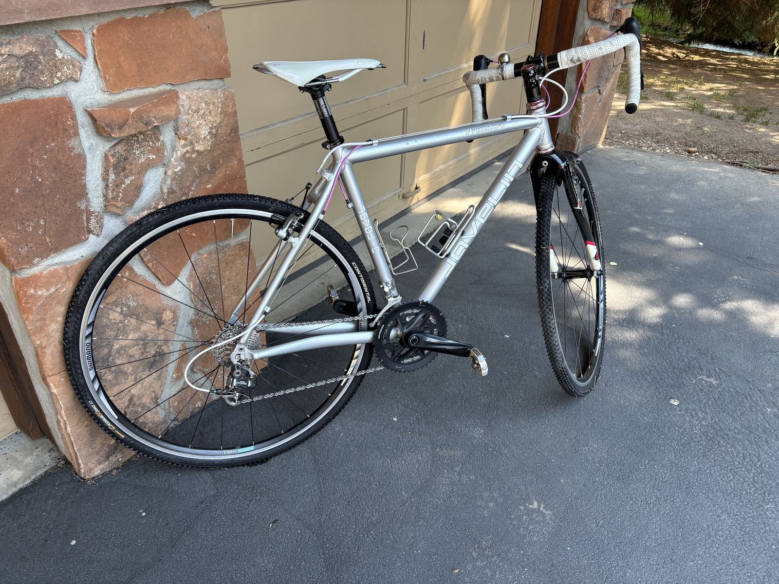Nice gravel/cross bike!