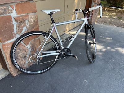 Nice gravel/cross bike!