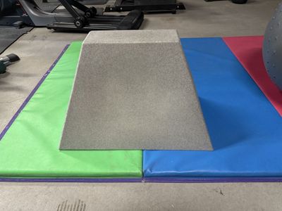 Cheer stunt stand