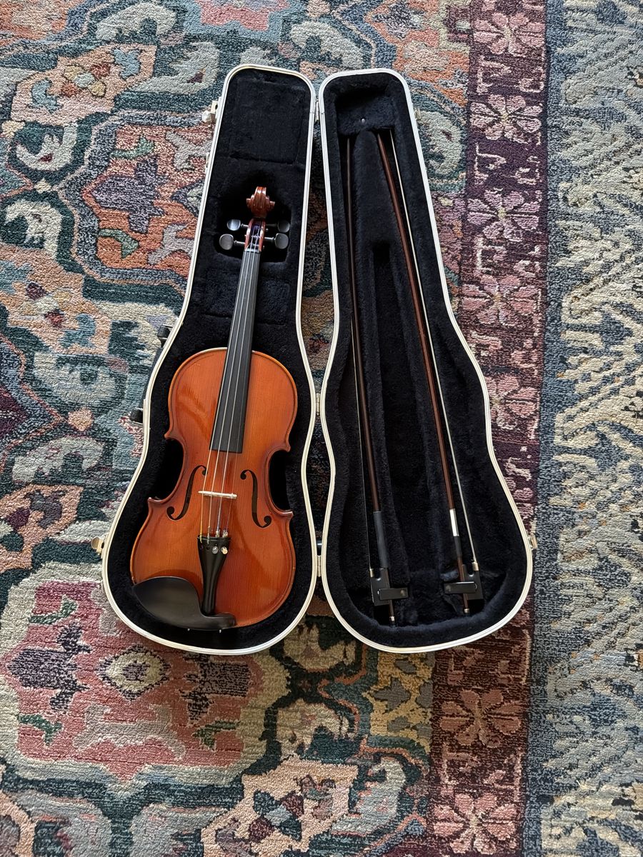 E.R. Pfretzschner Model R301E4 Full Size 4/4 Violin with Case and 2 Bows
