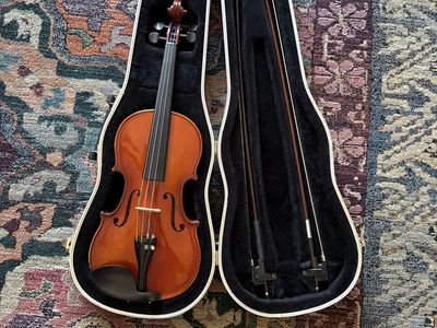 E.R. Pfretzschner Model R301E4 Full Size 4/4 Violin with Case and 2 Bows