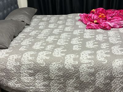 Temper-pedic Adjustable Queen mattress & base