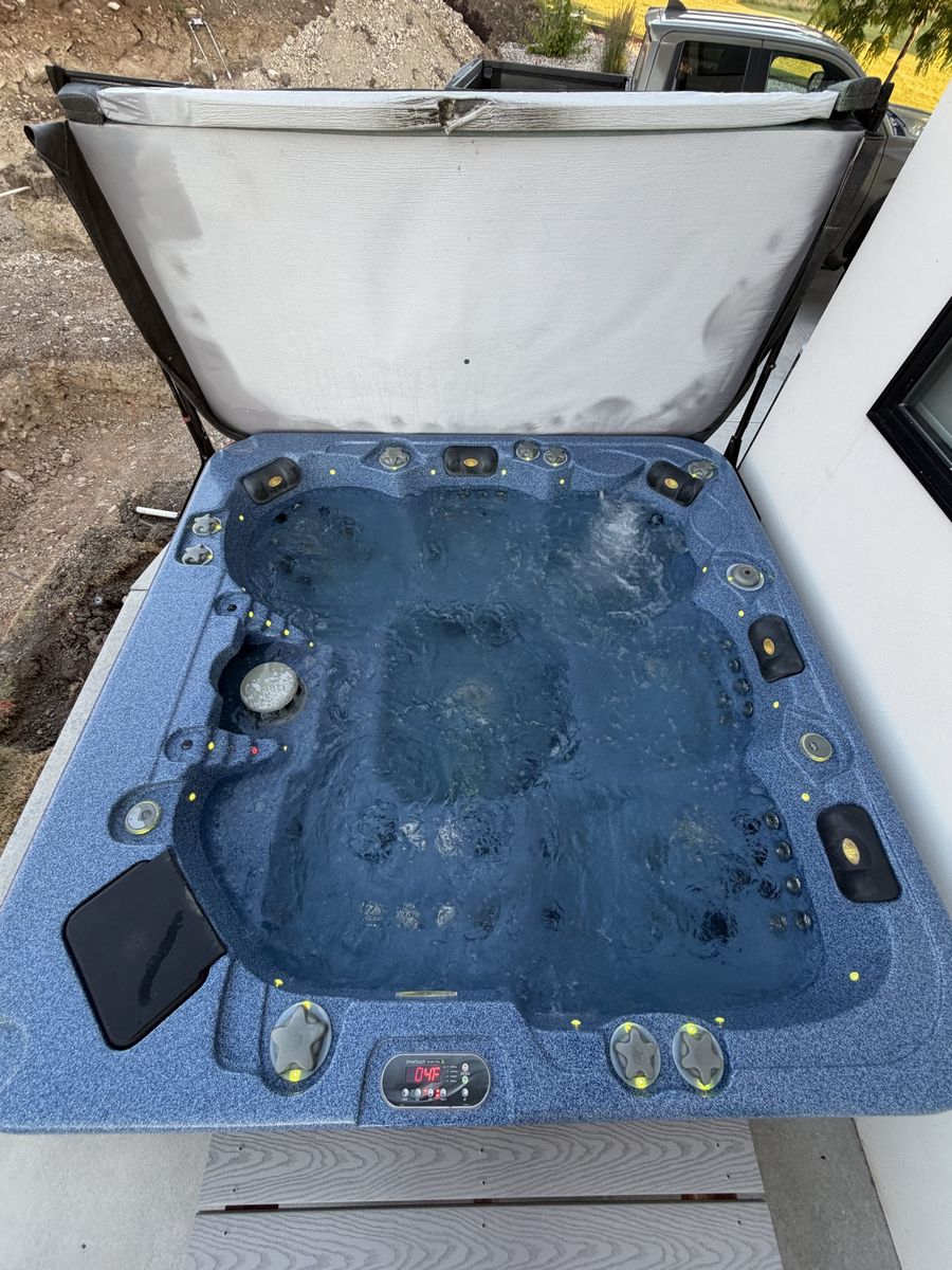 Jazzi hot tub