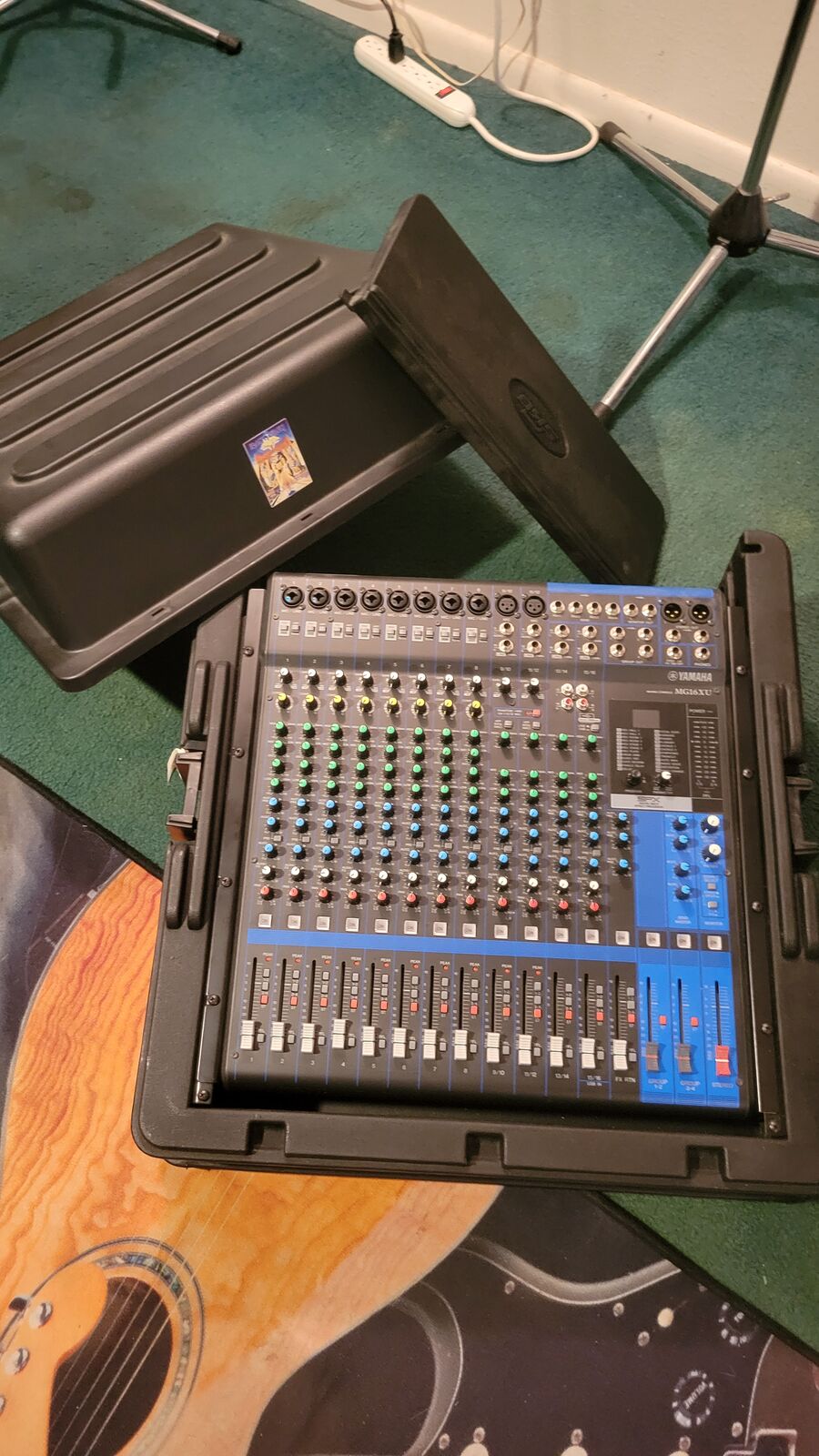 Yamaha mg16xu and SKB case