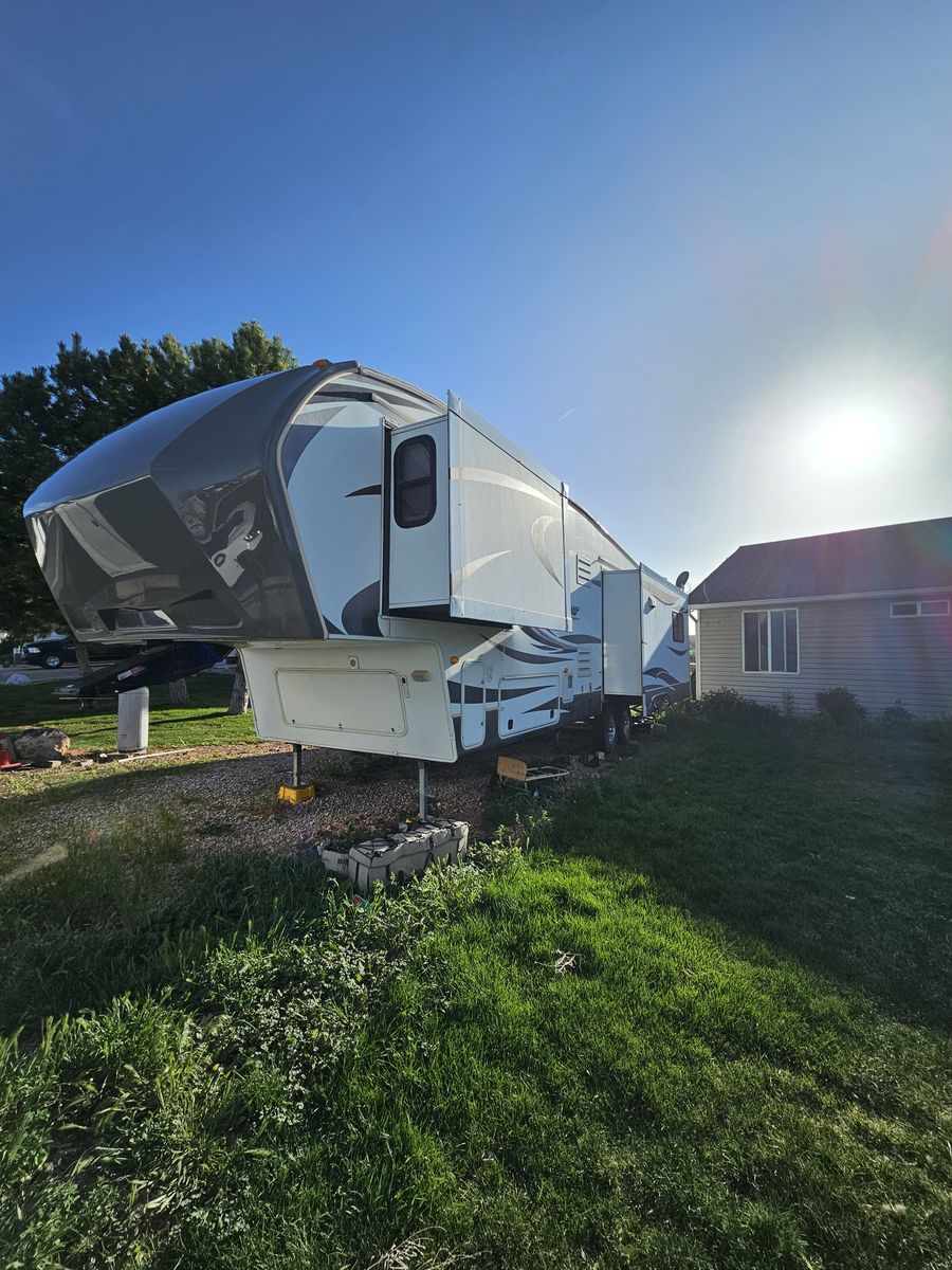 2013 Keystone Cougar 327 RES