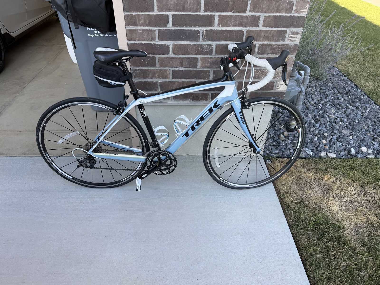 Trek Domane 4.3 Carbon Road Bike - Light Blue/White - Used Good
