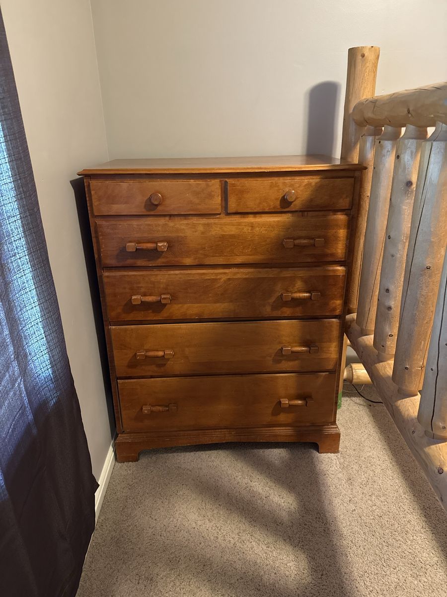 Wood 5-Drawer Dresser