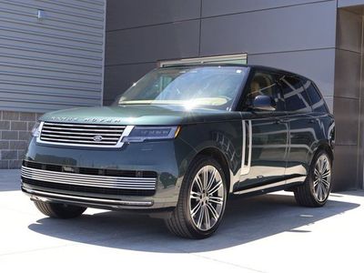 2025 Land Rover Range Rover P615 SV