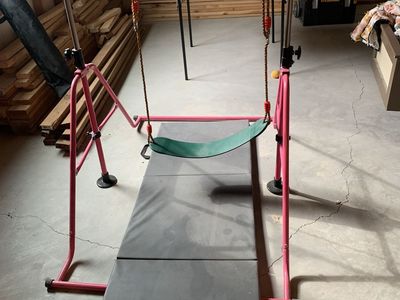 High bar/swing & floor balance beam