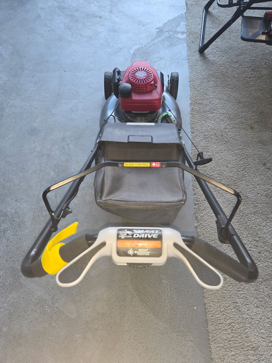 Honda GCV160 Smart Drive Lawn Mower with Twin Blade & Grass Bag