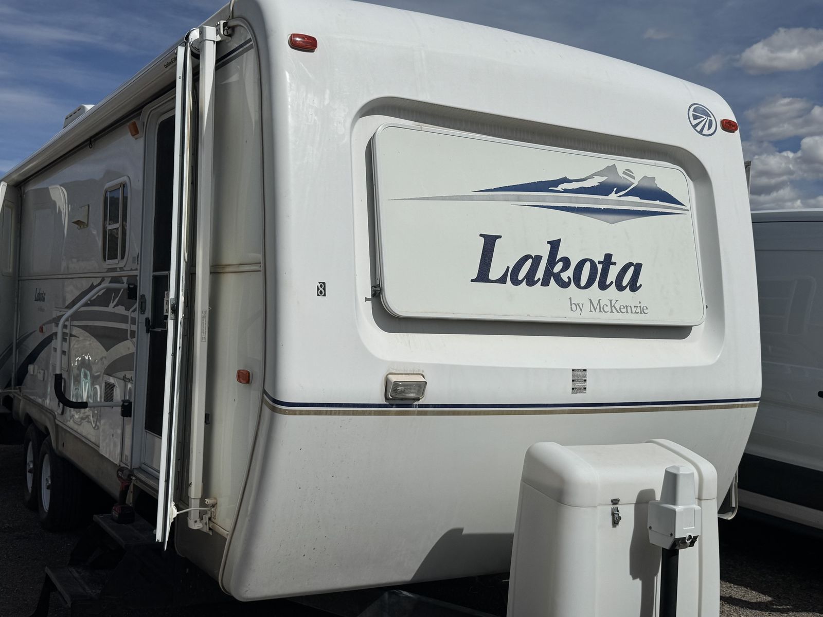 28’ Lakota by McKenzie