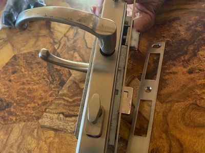 Wright storm/screen door knob