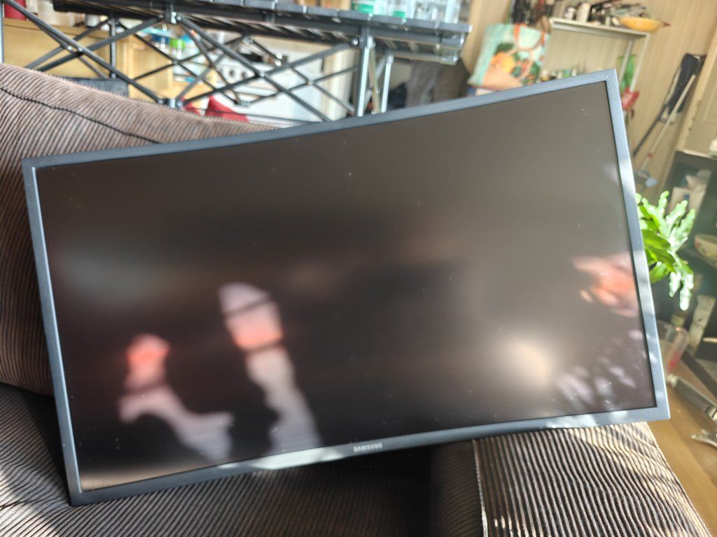 SAMSUNG C32HG70 32 inch monitor