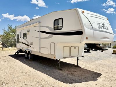 2009 Thor fifth wheel 29ft 1 super slide $7,500