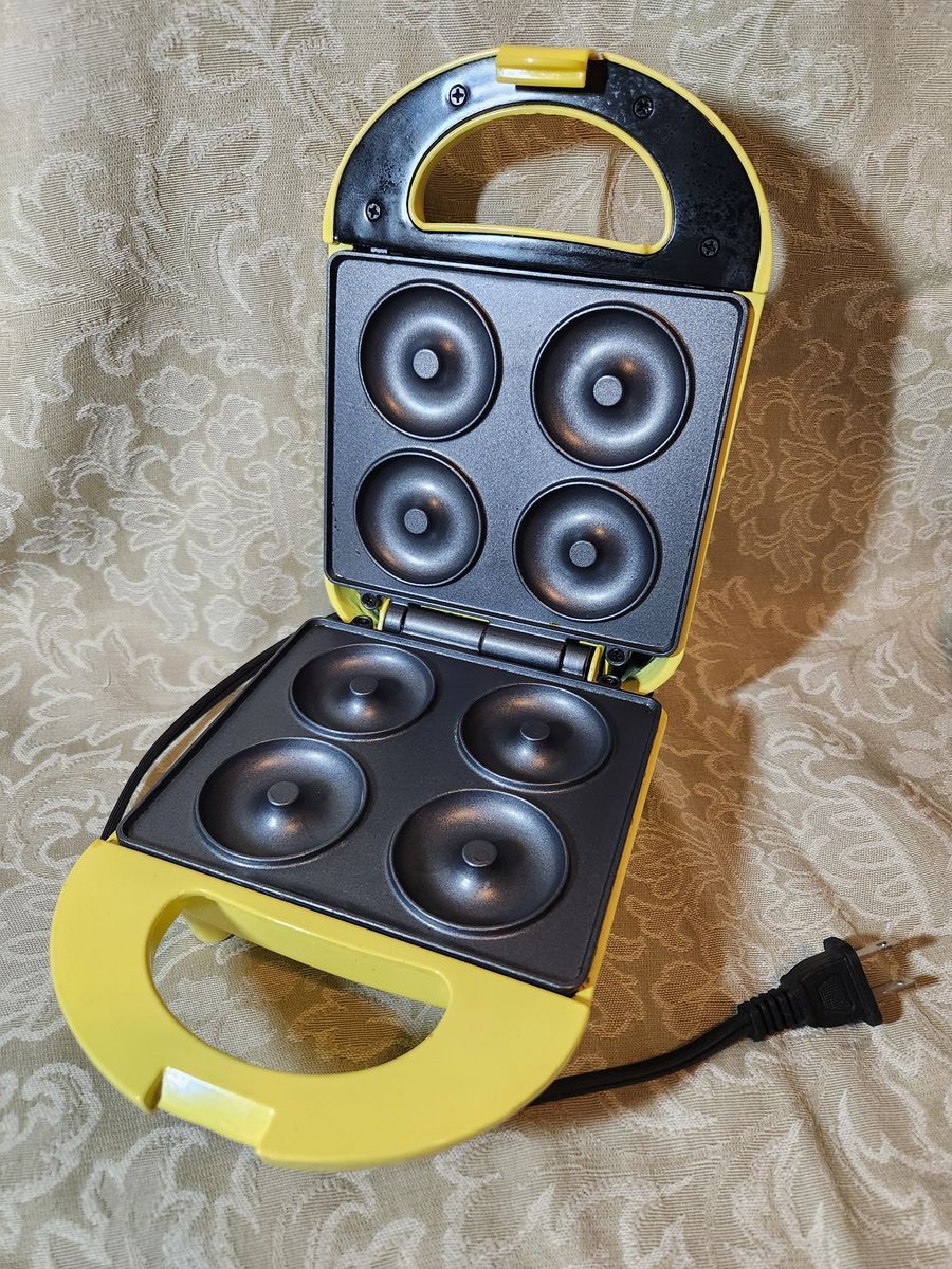Mini doughnut maker
