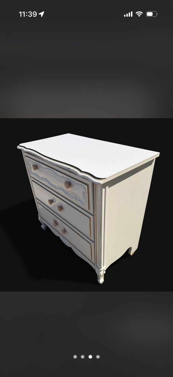 3- drawer dresser/nightstand