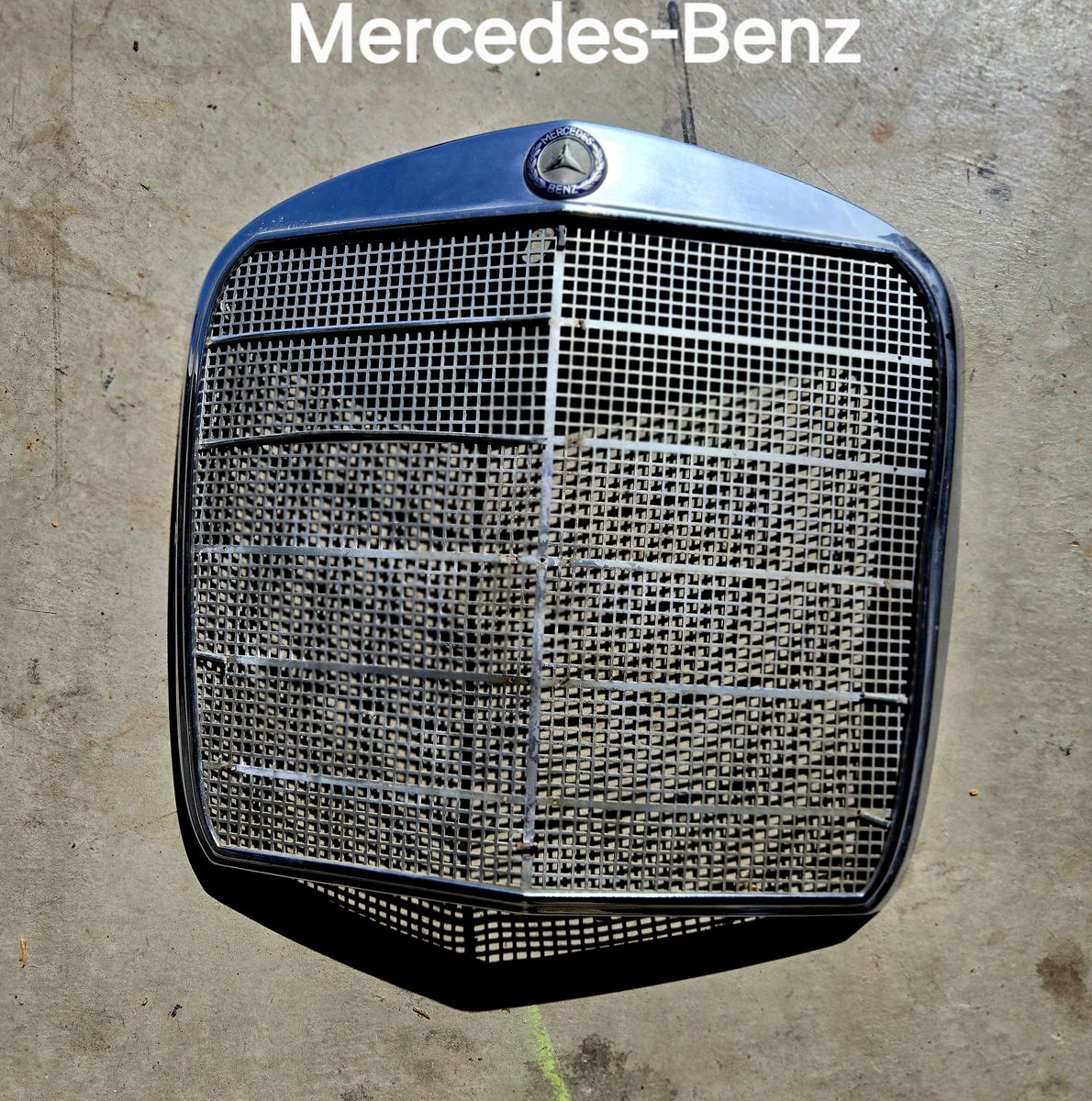 Mercedes-Benz Grill