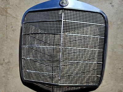Mercedes-Benz Grill