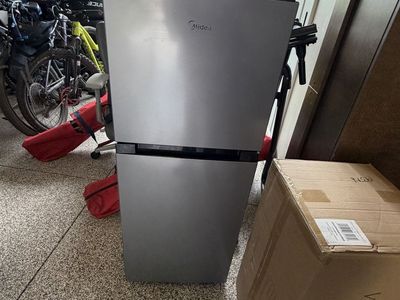 Midea Compact Refrigerator with Freezer - Silver, Excellent Condition