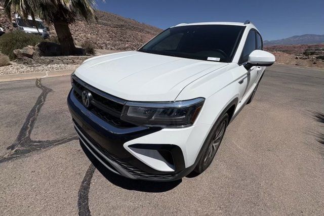 2022 Volkswagen Taos SE 4Motion