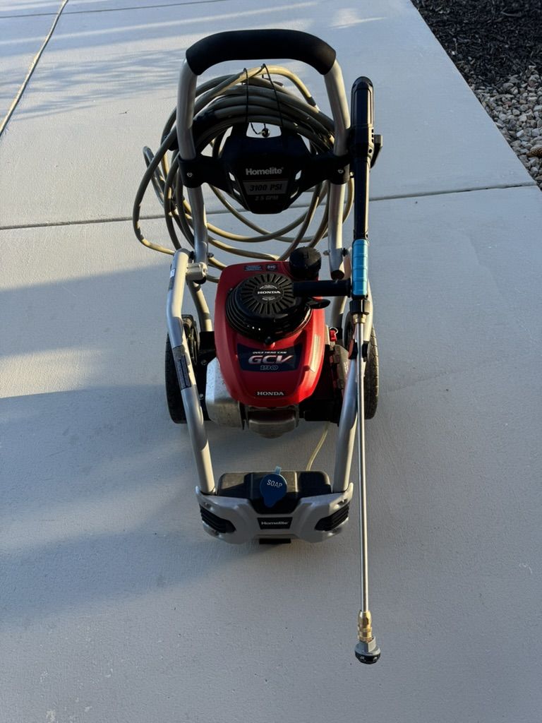 Homelite 3100 PSI / 2.5 GPM Pressure Washwer with Honda Engine
