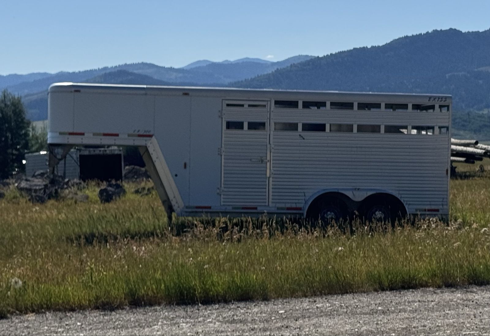 Exiss - 3 Horse Trailer Aluminum