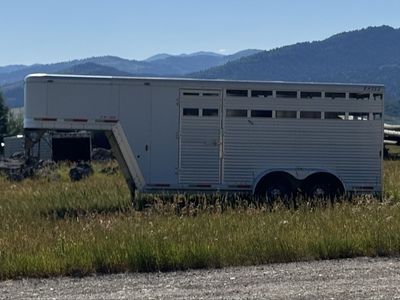 Exiss - 3 Horse Trailer Aluminum
