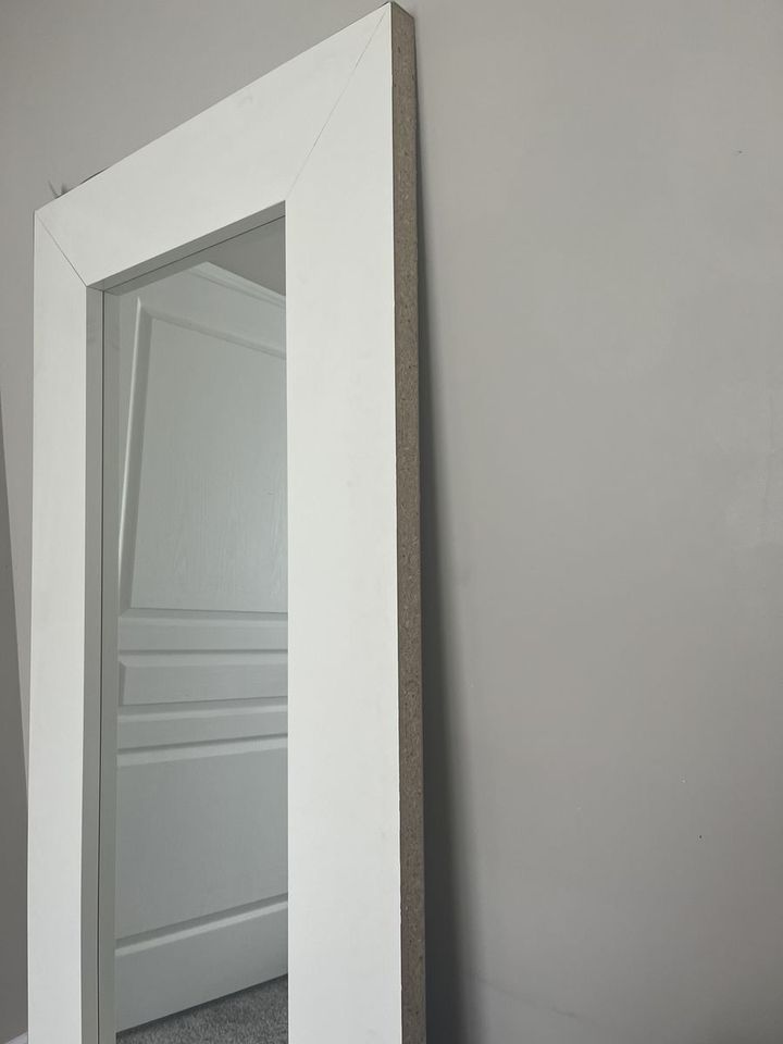 Main image 4